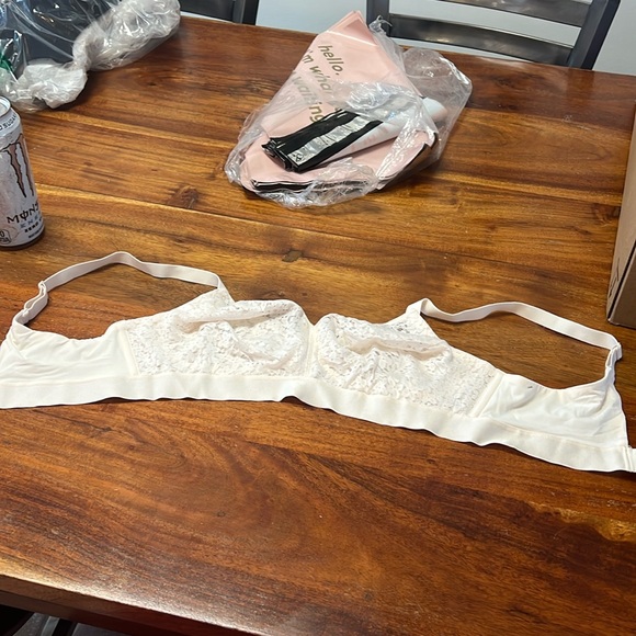 Chantelle Women's Norah Supportive Wirefree Bra 13F8 32D - Picture 1 of 4